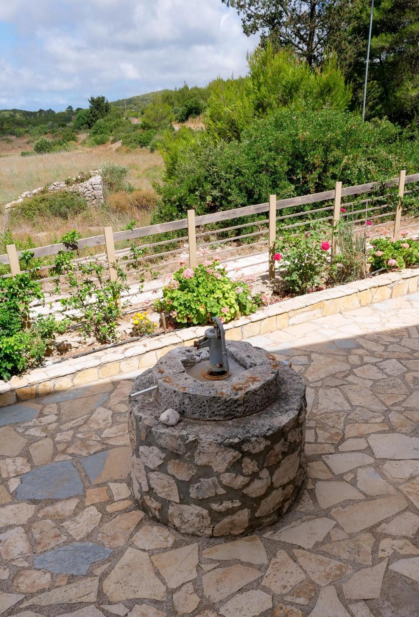 Fterini Apartments Sterna & Alletri Agios Leon Экстерьер фото